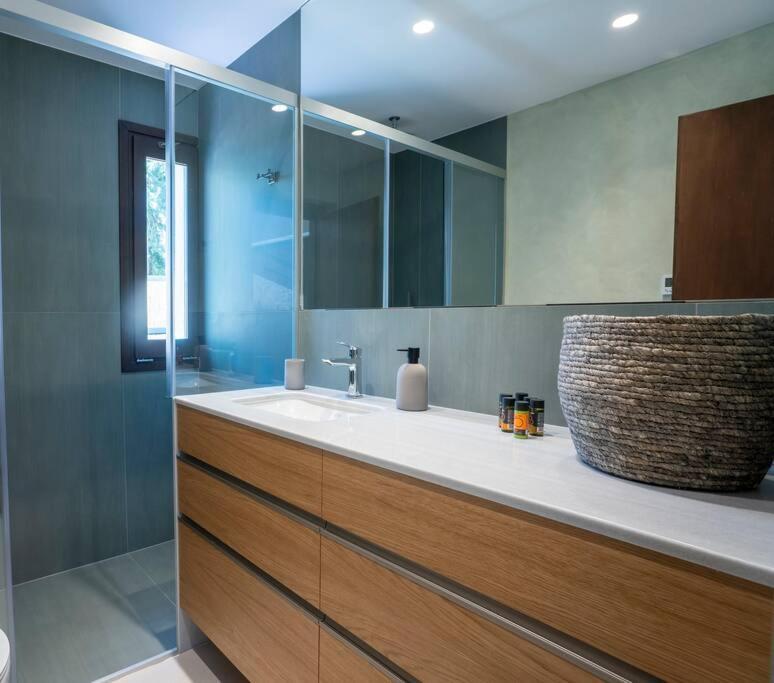 Sea And Sun Metaxy Mas, Brand-New, Beachfront ! Chrissi Akti Chania Exterior foto